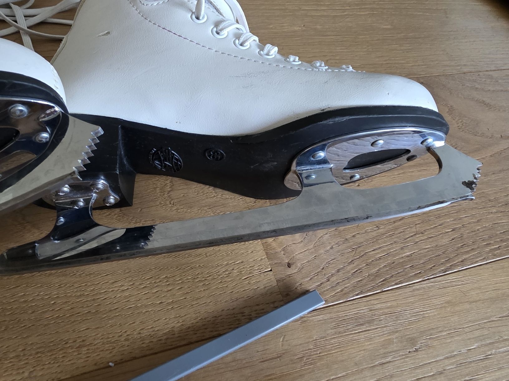 Graf Pattini da ghiaccio: Graf Bolero Schlittschuh, Gr. 35 – Usato da Oberhasli venduto da Fabilan 7