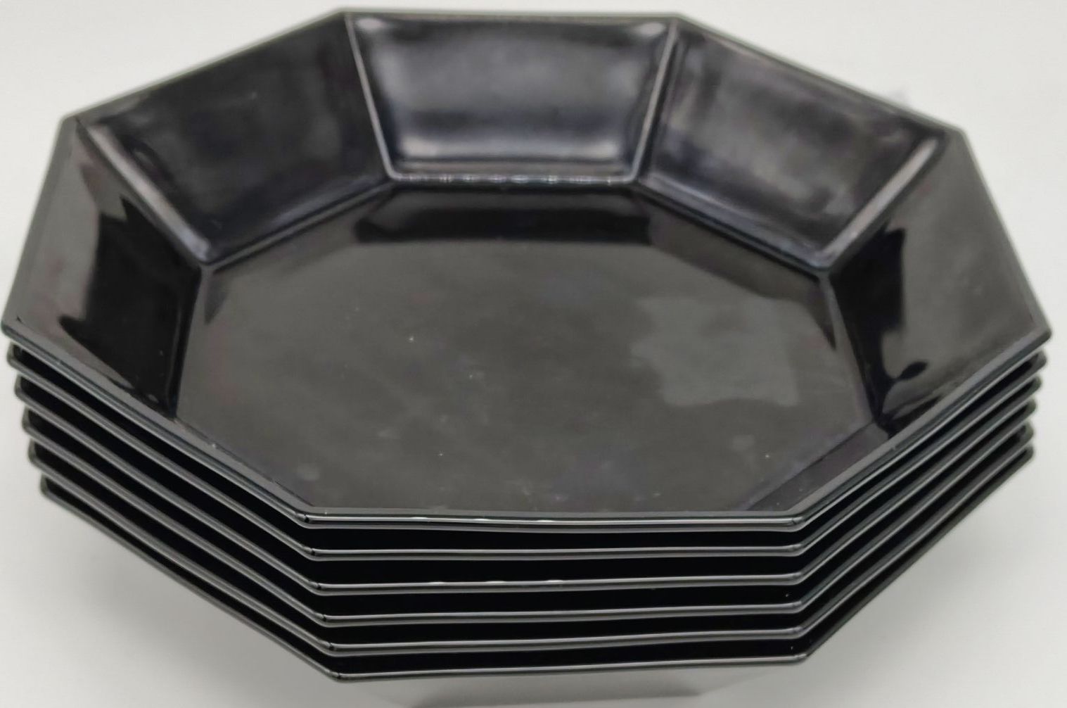 Arcoroc Set di piatti: Arcoroc Geschirr Set, achteckig, schwarz – Usato da Dietlikon venduto da VintageStudioZurich 1