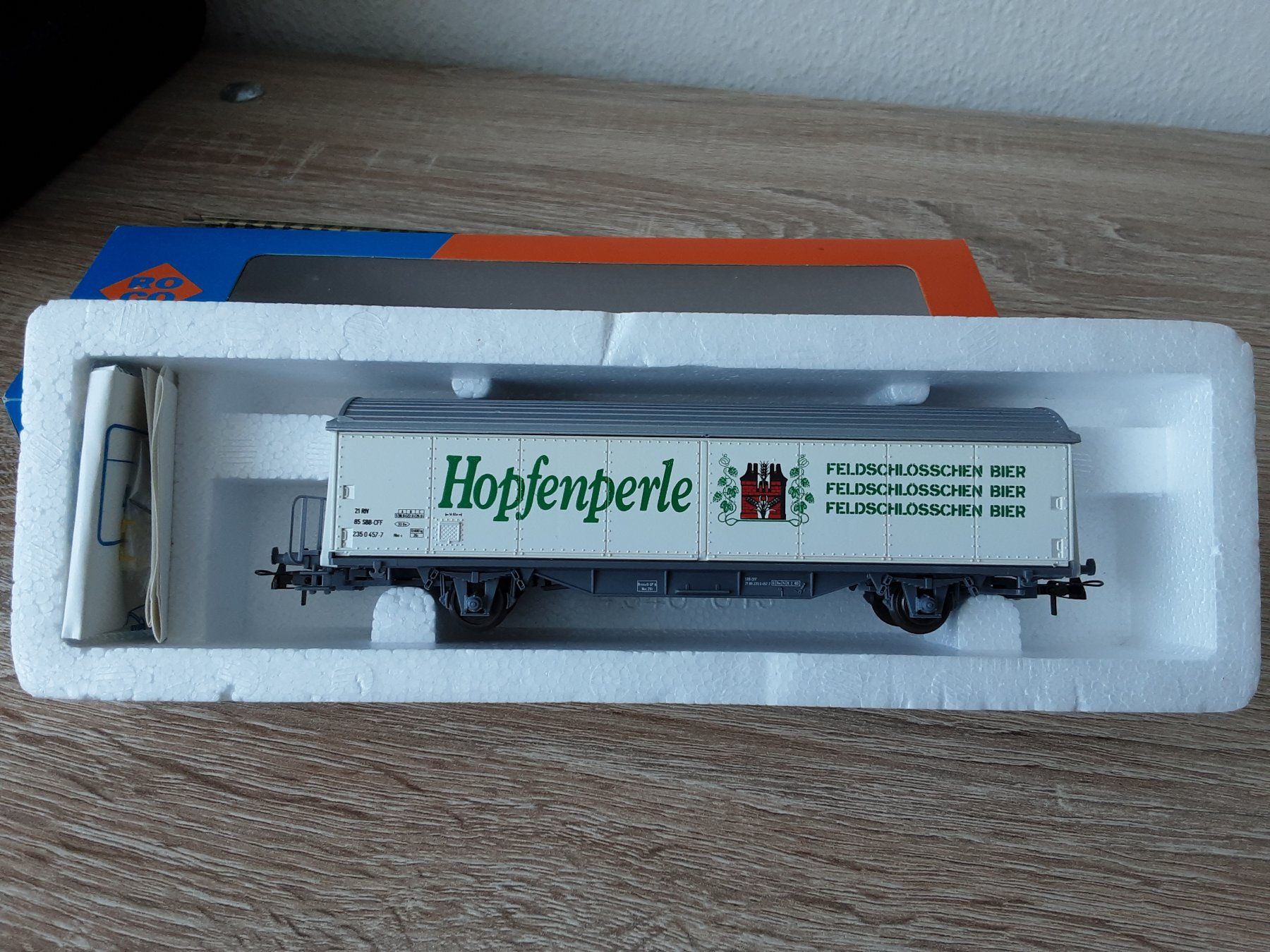 Roco Modellini di ferrovie: Roco Güterwagen SBB "Hopfenperle" in OVP – Usato da Zürich venduto da Rbaer1 4