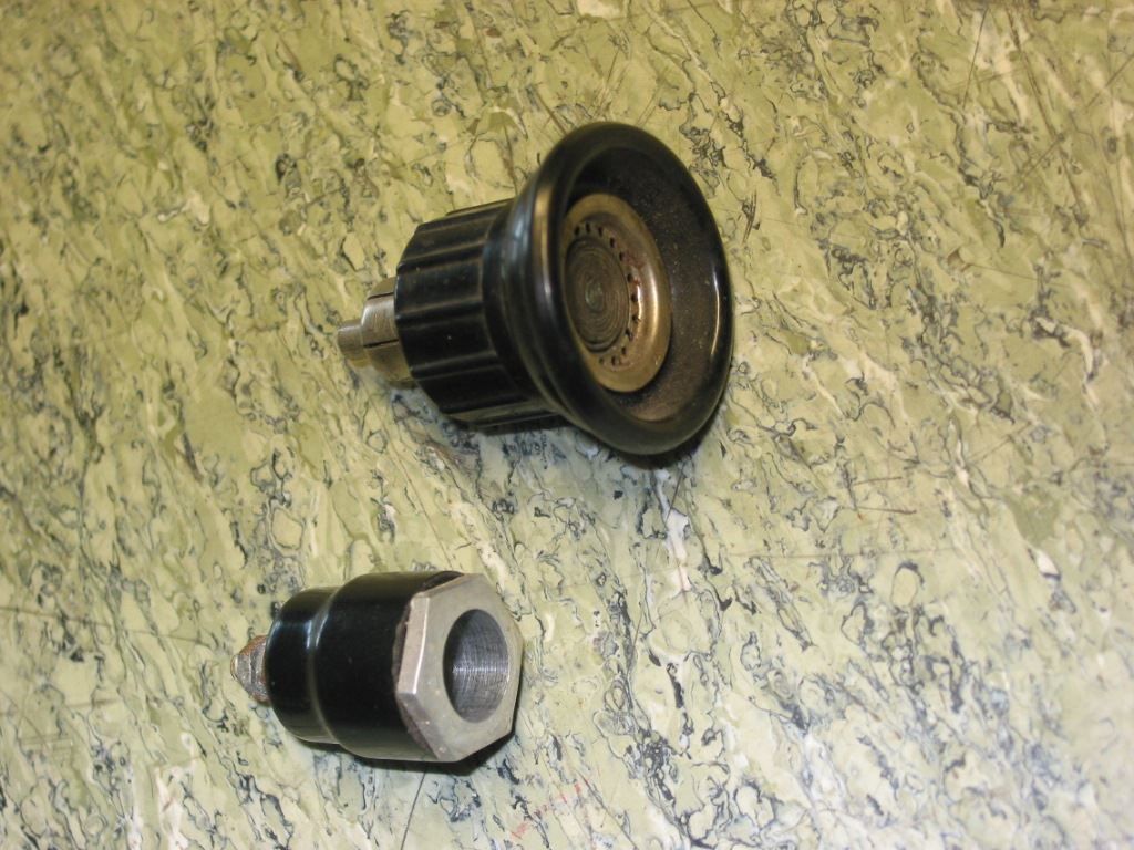 Alle Autoersatzteile: 6V Steckdose und Zigarettenanzünder Oldtimer Bakelit – Gebraucht aus Rickenbach SZ von Frickler 1