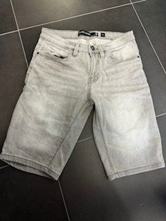 Pantaloni: INDICODE Jeans Shorts grau 170 – Usato da Gommiswald venduto da Anika6