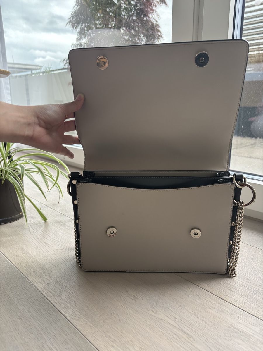 Guess Borse da donna: Guess Tasche,  mit verschiedenen Trageoptionen – Usato da Fehraltorf venduto da lea_9bt5 5