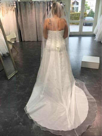 NEU Brautkleid Gr. 42/44 mit Spitze