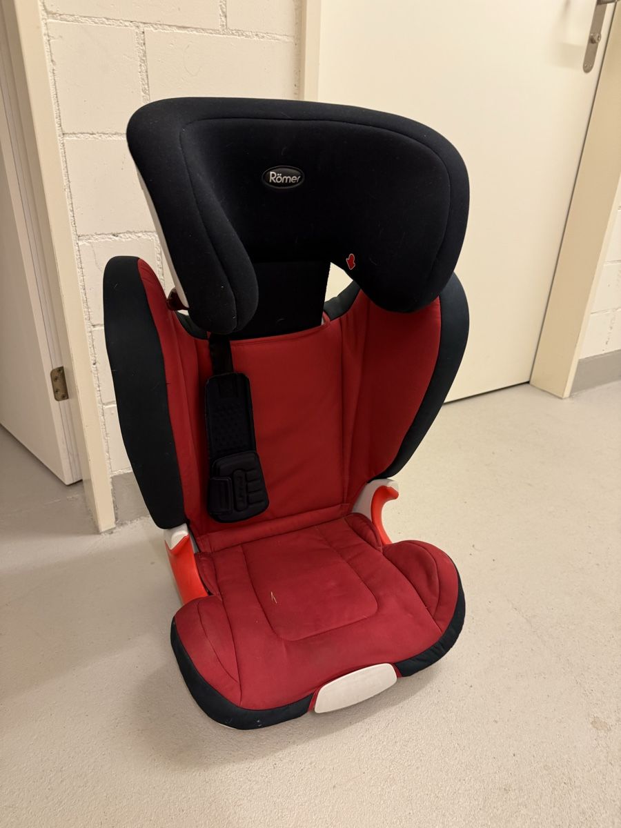 Britax Römer Seggiolini per auto: Kindersitz Römer – Usato da Niederhasli venduto da pav_825c