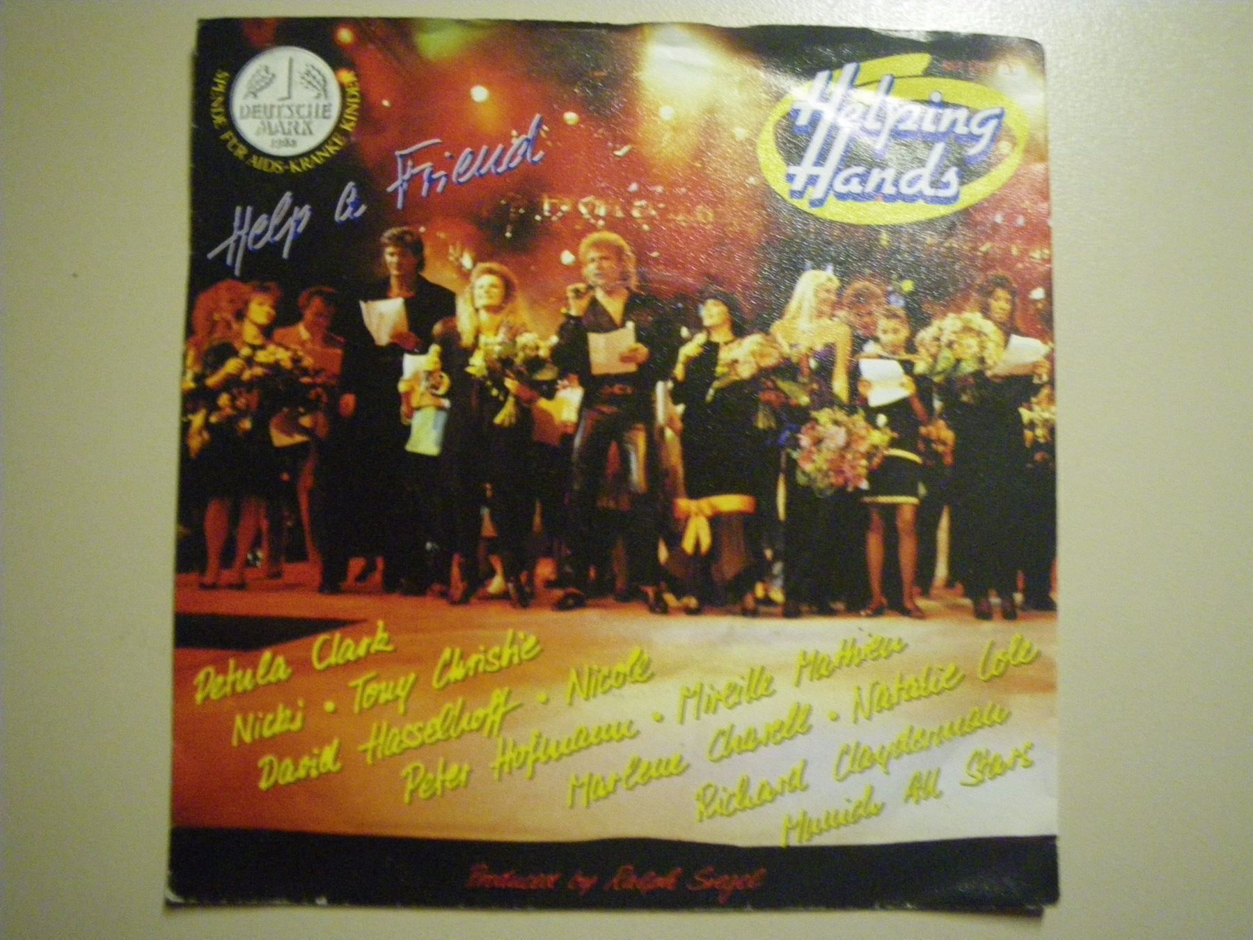 Vinyles: Vinyl Single Helping Hands - Help A Friend – D'occasion à Langenthal par Modo39