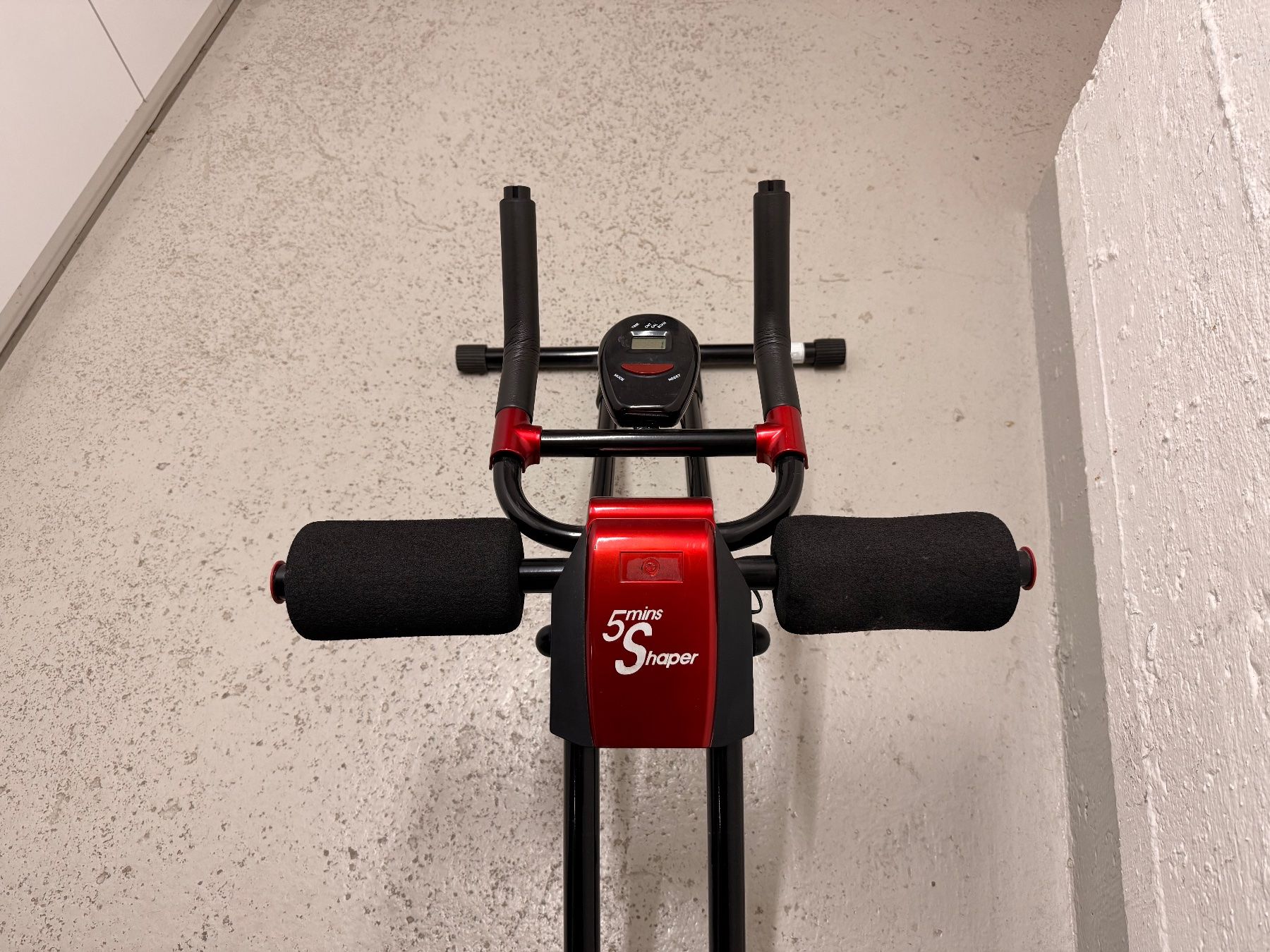 Hometrainer: Bauchtrainer 5 Mins Shaper Modell schwarz rot – Usato da Zürich venduto da celai. 1