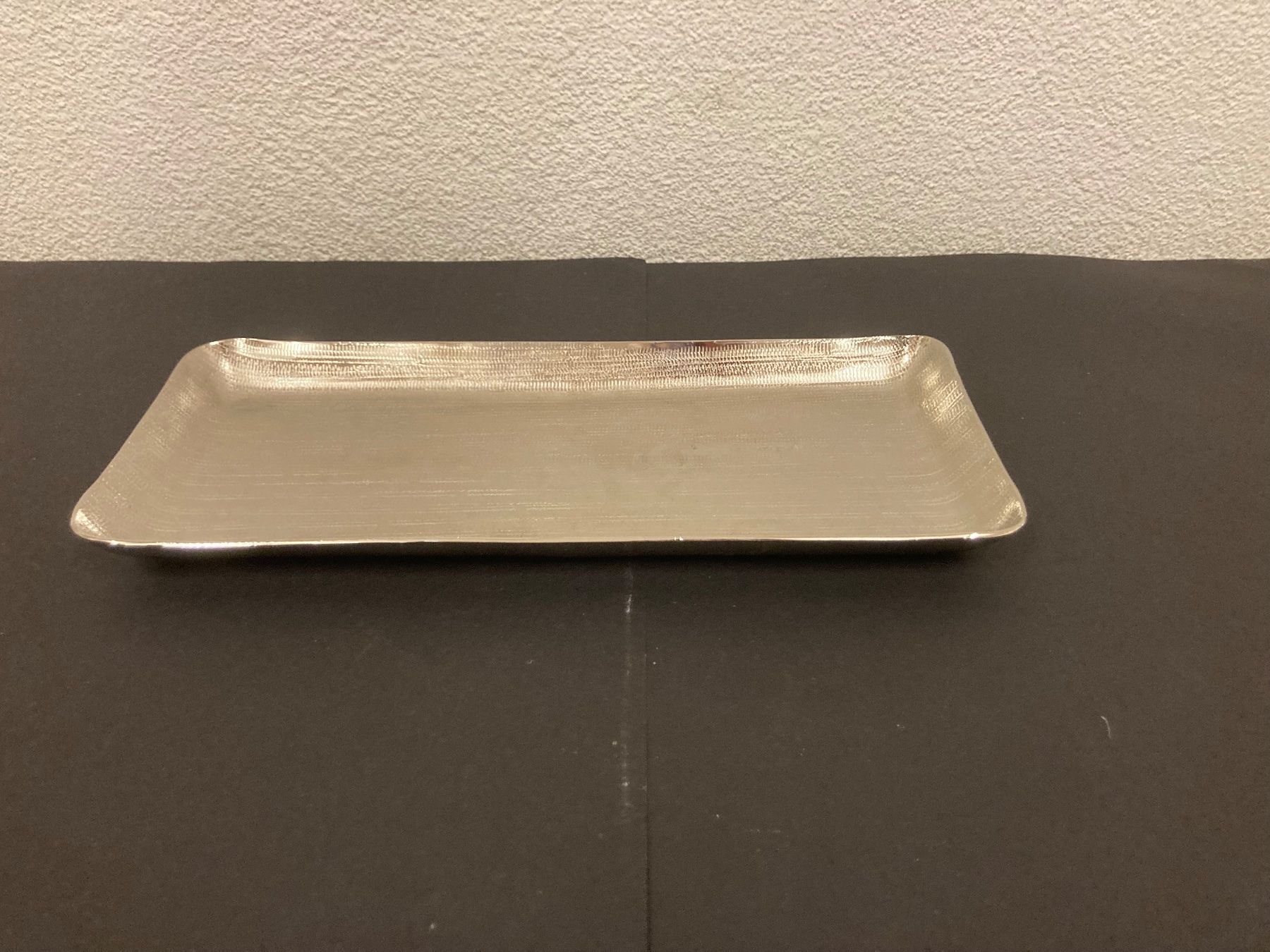 Piatti di portata: Metall-Platte lang, ca. 40 x 17 cm, silber – Nuovo (secondo la descrizione) da Neuenhof venduto da jorogo 2