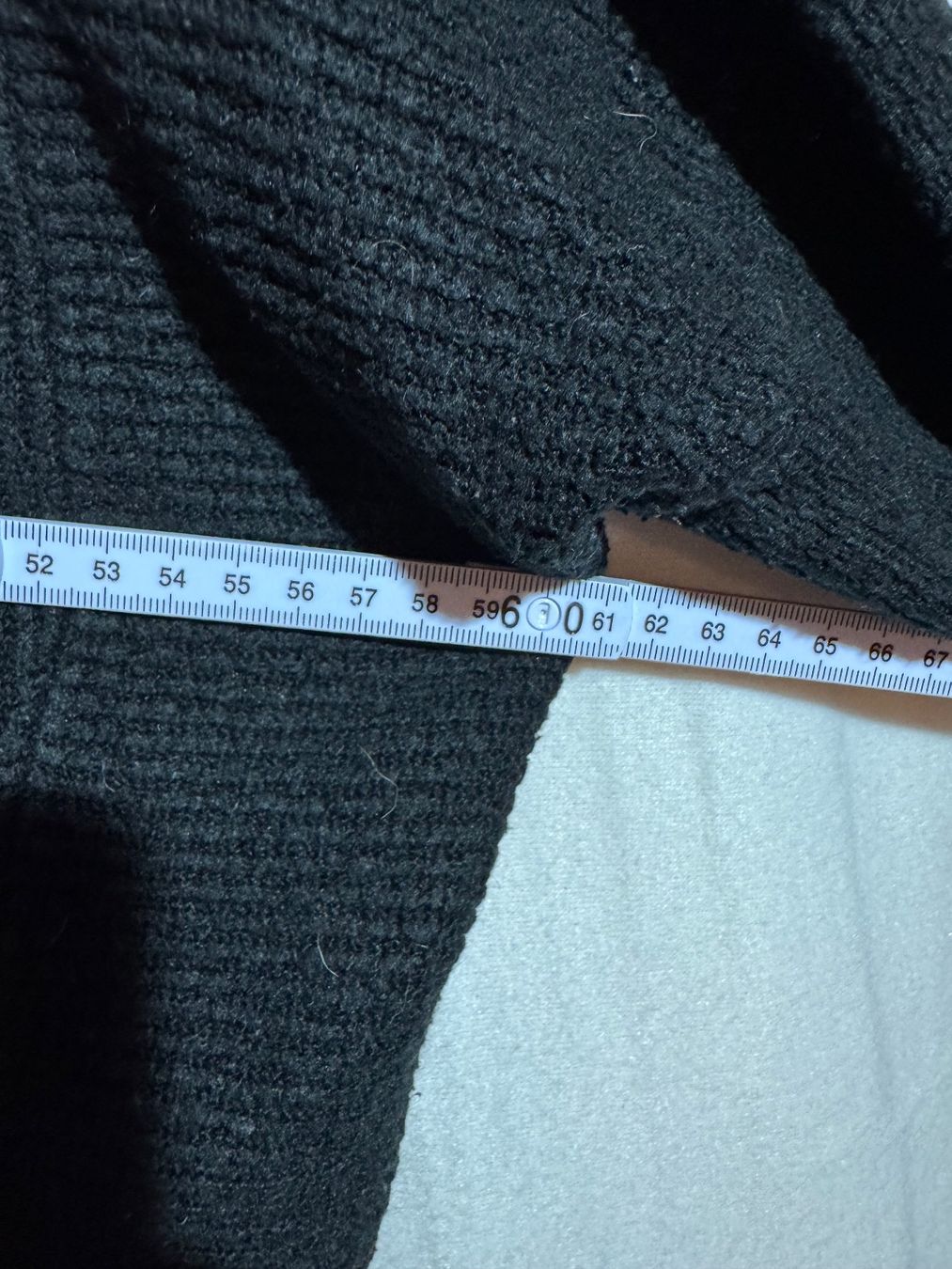 Pulls & Sweat-shirts: Schwarzer Cold Shoulder's Pullover ca Gr. L – D'occasion à Grosswangen par SALE_SALE_SALE 8