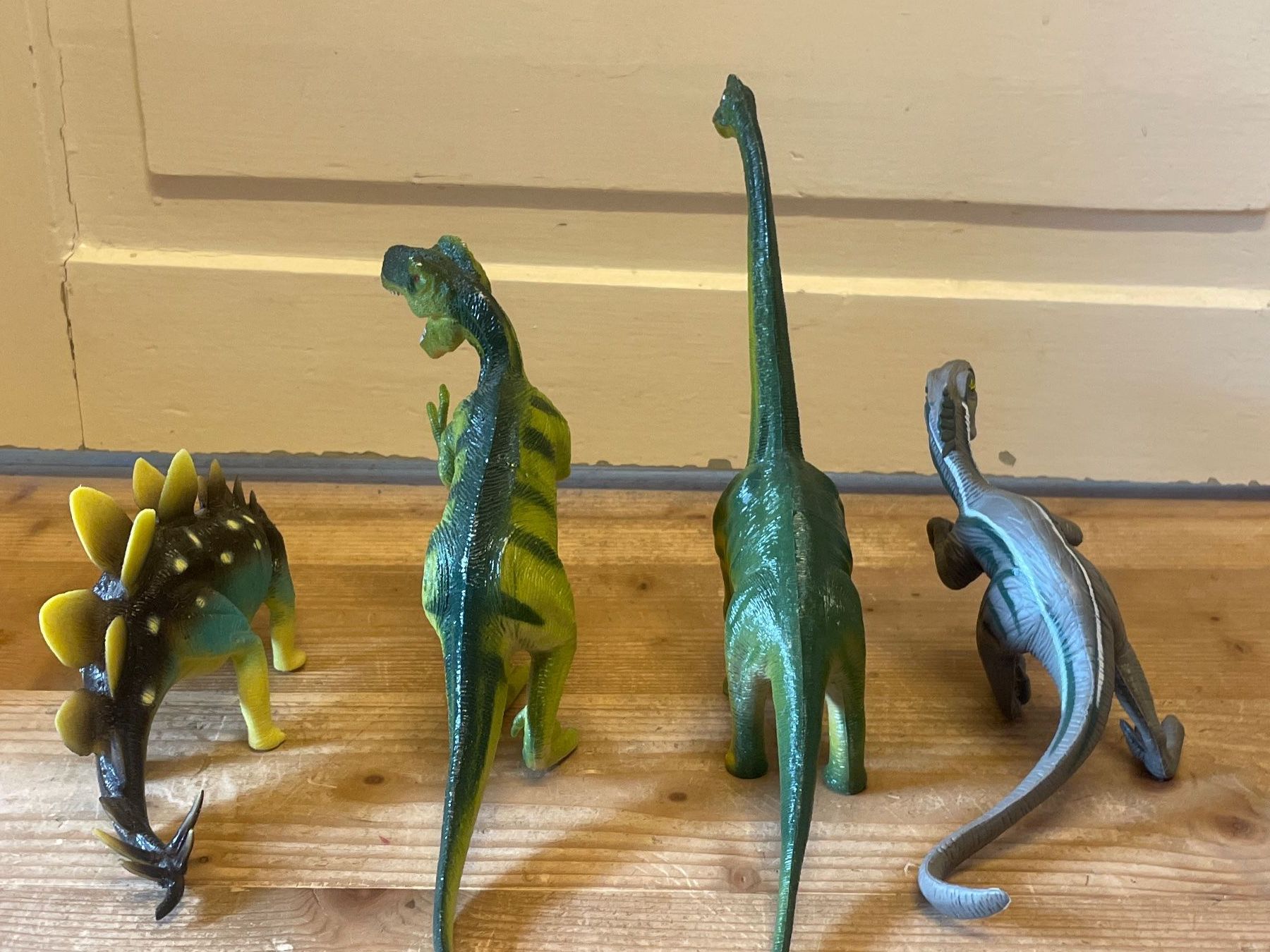 Giocattoli: 4 Stück Spielzeug Dinos – Usato da Frasnacht venduto da GracyStore 1