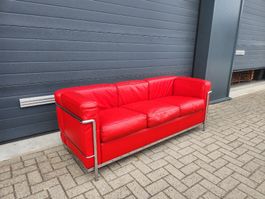 Cassina – LC2 3-Sitzer-Sofa aus rotem Leder by Le Corbusier