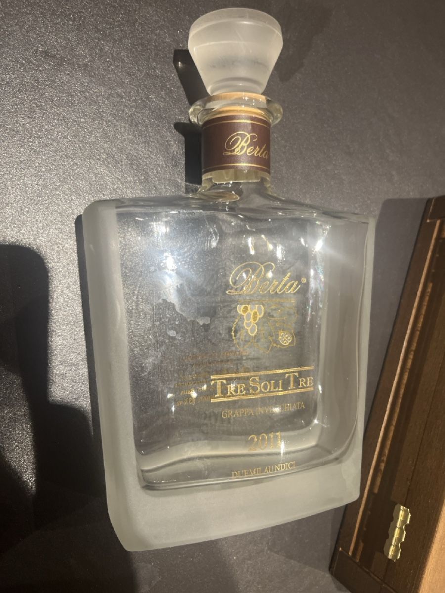 Altro: Berta Tre Soli Tre 2011 Glasflasche mit Holzkiste – Usato da Berneck venduto da Bonie6 1