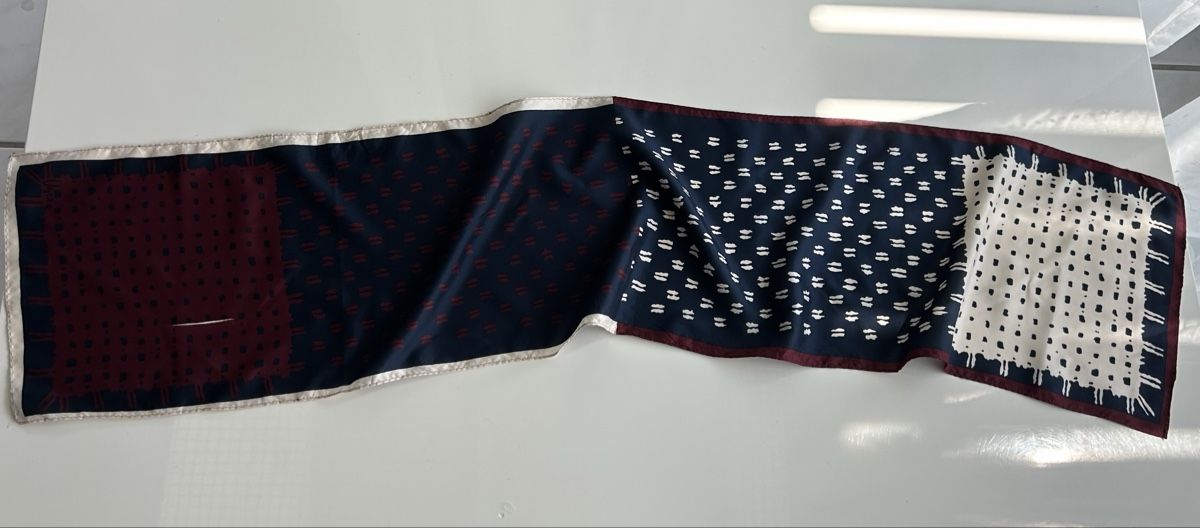 Foulards, Tücher & Schals: Scarf patterned silk navy blue white red – Neu (gemäss Beschreibung) aus Saland von ele_vc96