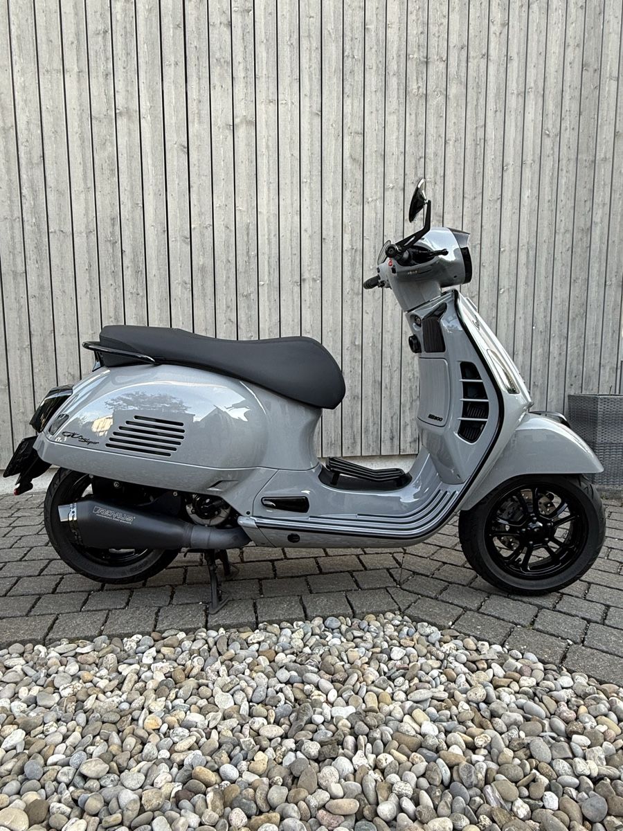 Vespa Scooters: Vespa GTS 300 HPE – D'occasion à Wahlen b. Laufen par DeJota