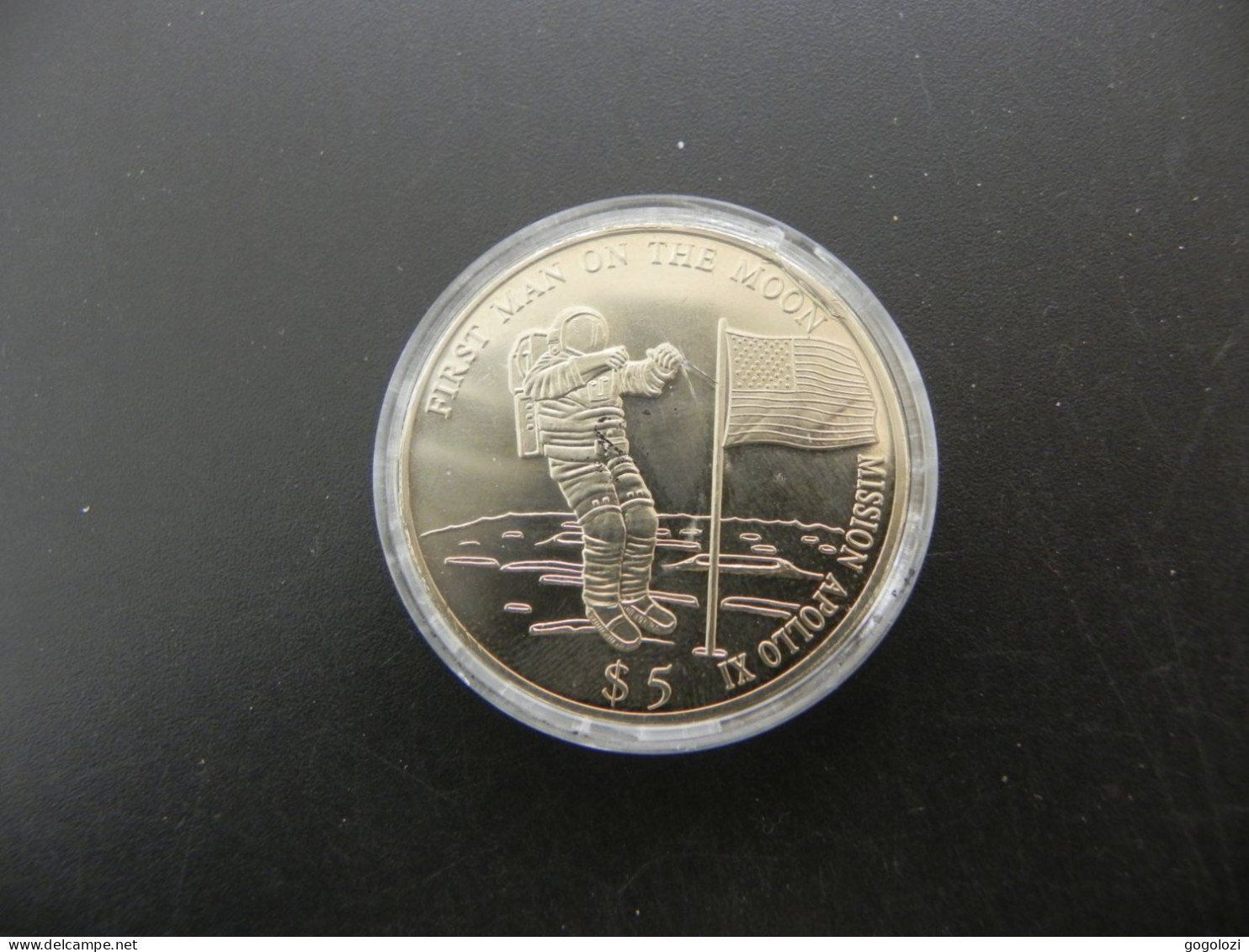 Alle Münzen: Liberia 5 Dollars 2000 - First man on moon – Gebraucht aus Biel/Bienne von Gogolozi