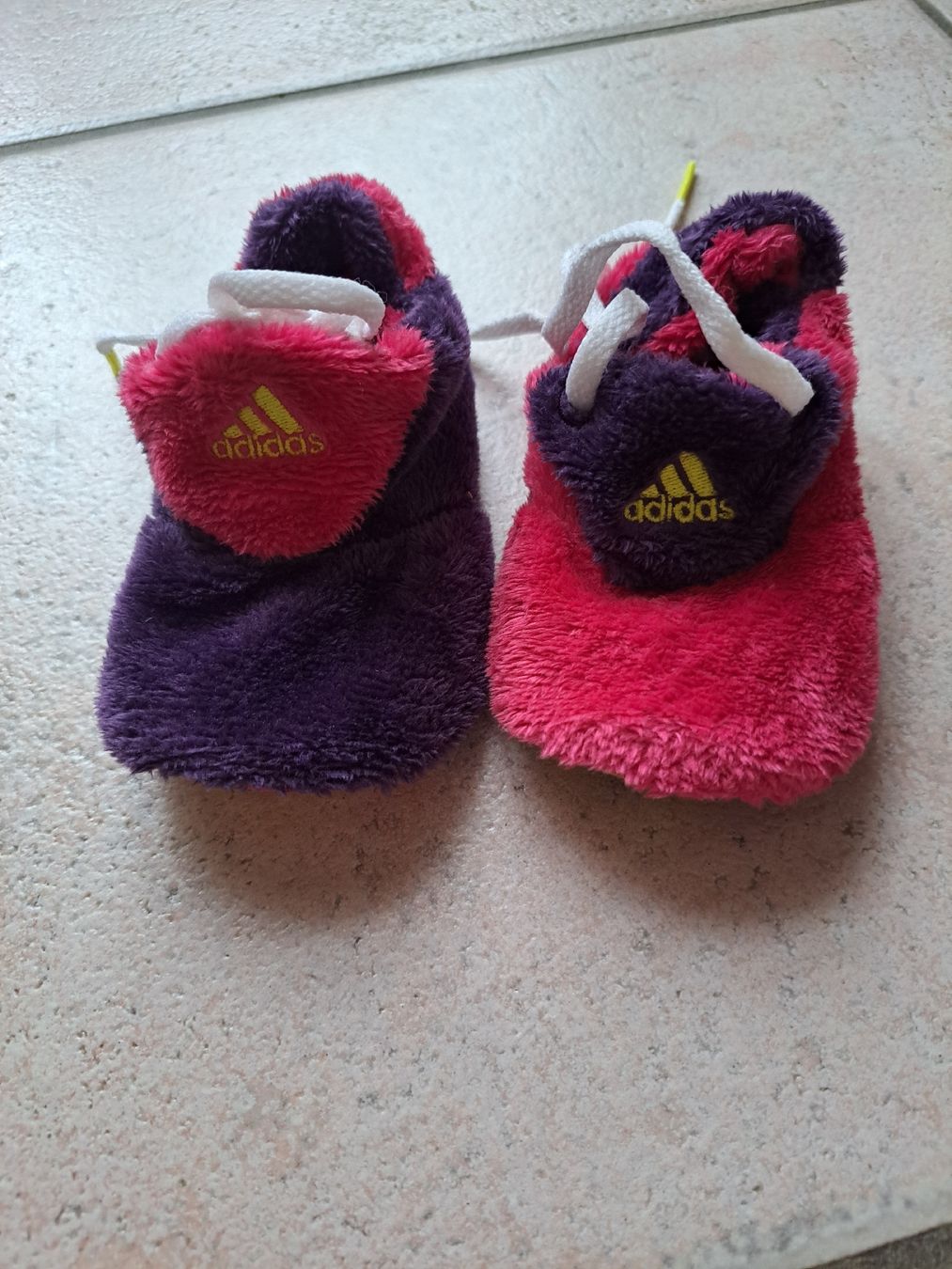 Adidas Schuhe für Jungen: Adidas Babyschuhe,, neuwertig – Neu (gemäss Beschreibung) aus Näfels von Featherfashion 2