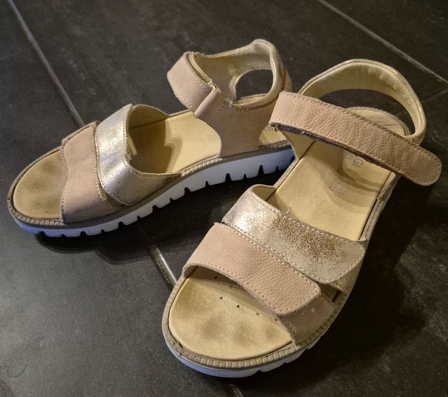 Scarpe per ragazze: Sandalen – Usato da Tscherlach venduto da aldi14
