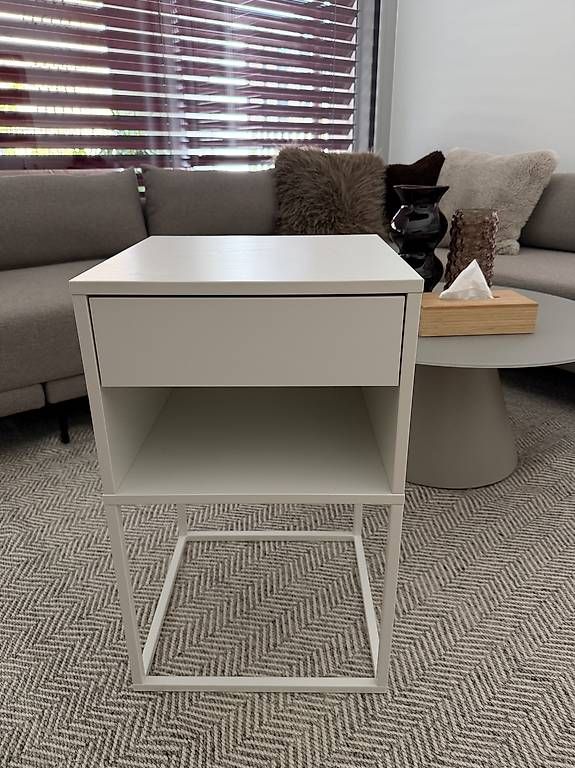 Nachttische: Ikea Vikhammer Nachttisch/Ablagetisch – Gebraucht aus Adliswil von inf_my6b