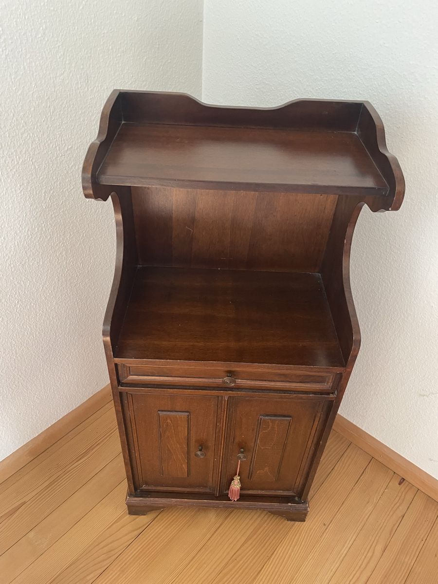Porte manteau: Schränkchen  – D'occasion à Seltisberg par Erdbi 1