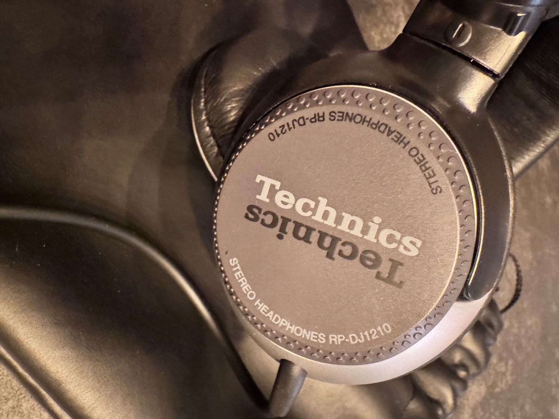 Technics Cuffie: Technics RP-DJ1210 Professioneller Studio Kopfhörer – Nuovo (secondo la descrizione) da Kilchberg ZH venduto da IROC84 5