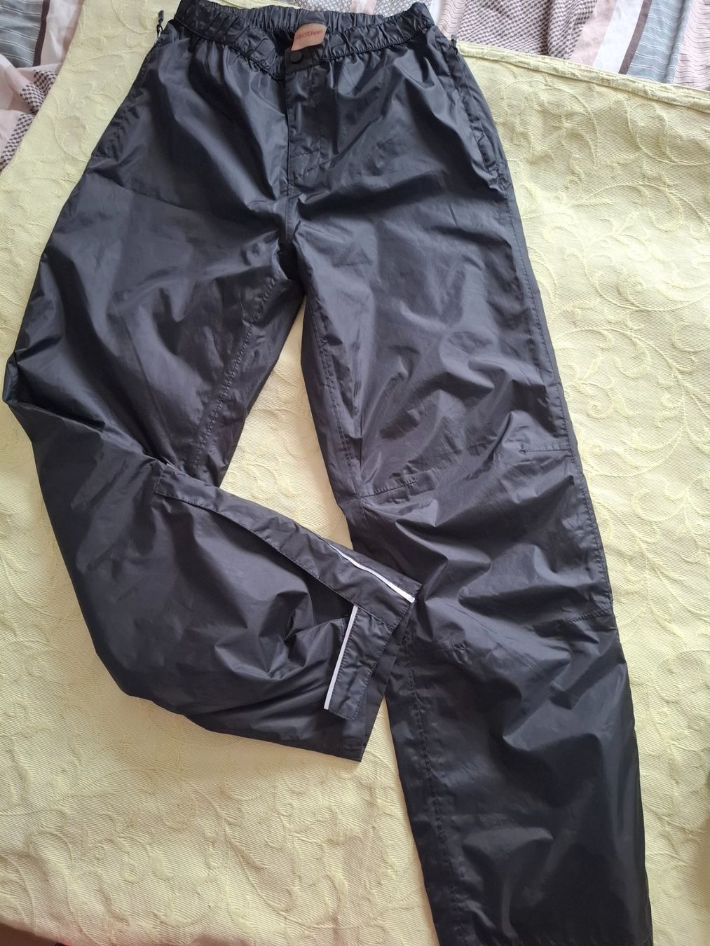 Tchibo Pantaloni: Regen Hose S Schwarz Tchibo – Usato da St.Gallen venduto da LaMiSa
