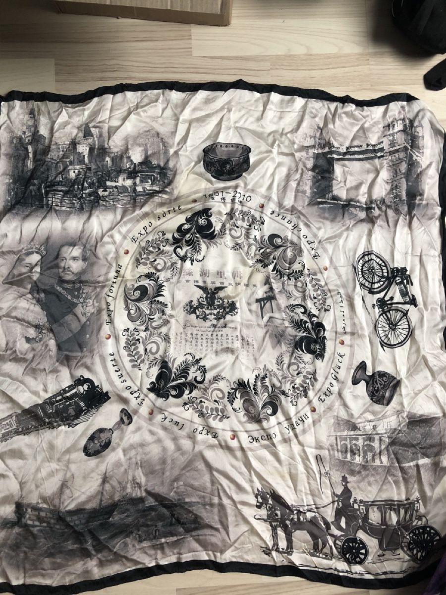 Foulard & Sciarpe: Foulard mit Pokerkarten – Usato da Ebikon venduto da Stoeckhe 1