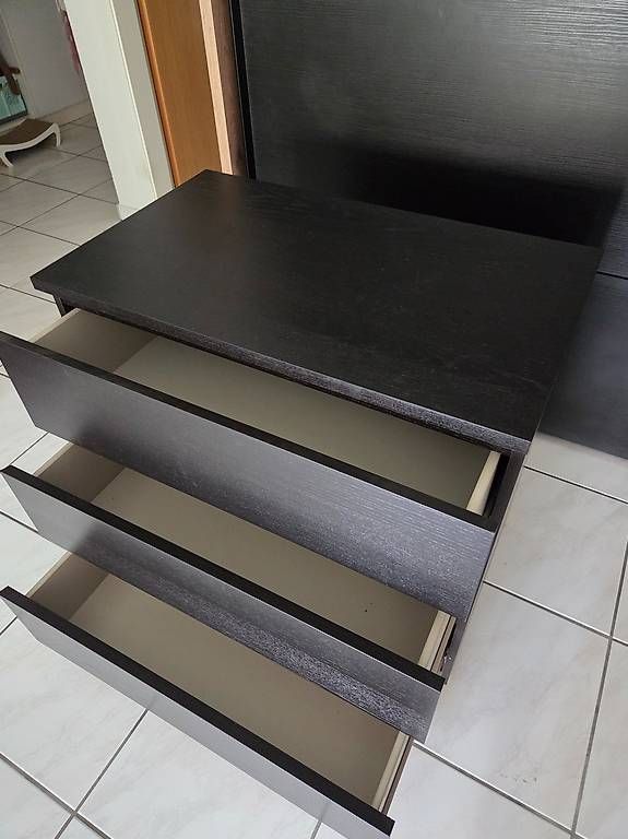 Ikea Cassettiere: Commode 3 tiroirs marron foncé – Usato da Sierre venduto da Anadapalma 1