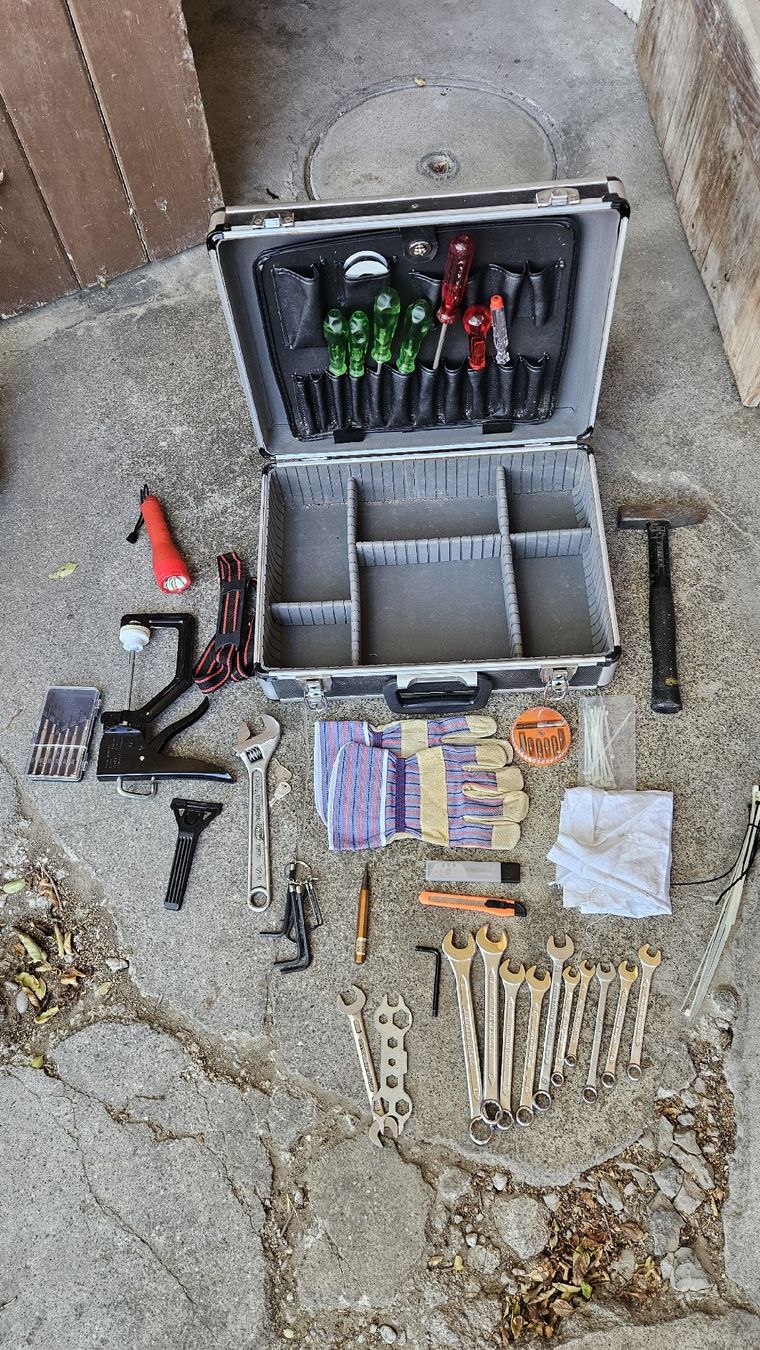 Tous les outils: Werkzeugkoffer mit Inhalt  – D'occasion à Stettlen par commo-ma 1