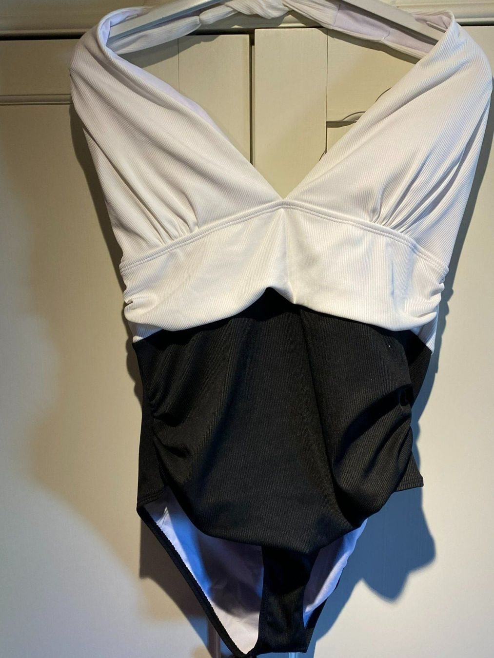 Costumi da bagno & Bikini: BADEKLEID -SCHWARZ-WEISS-DAMEN – Usato da Meienried venduto da ManuelaBoutique