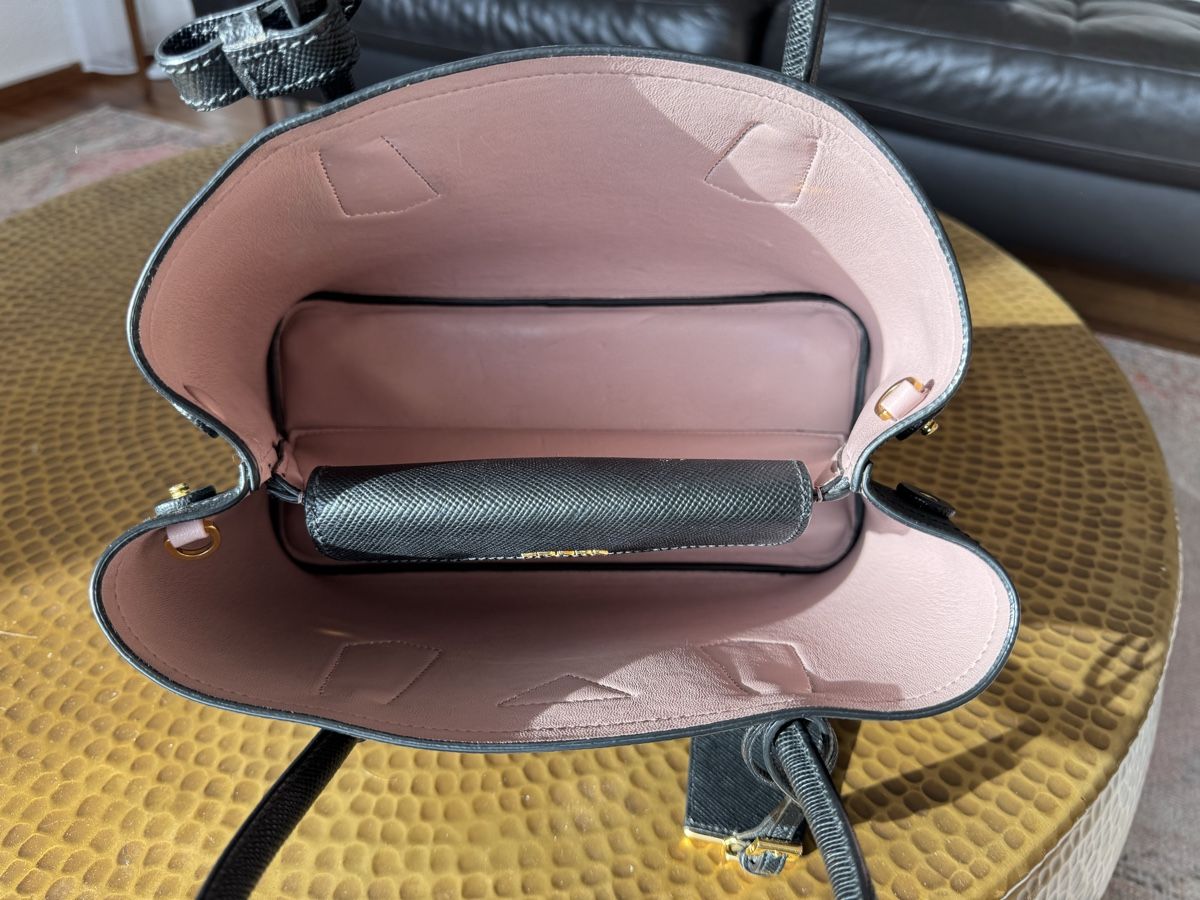 Prada Sacs femmes: Prada Handtasche Saffiano Medium – D'occasion à Untersiggenthal par Shopaholic07 3