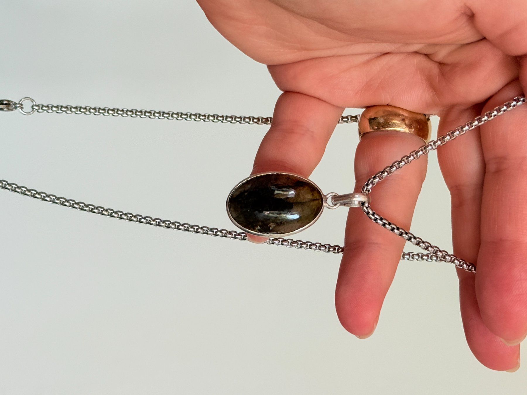 Ketten: Fashionable labradorite necklace – Neu und originalverpackt aus Genève von AGBERG 8