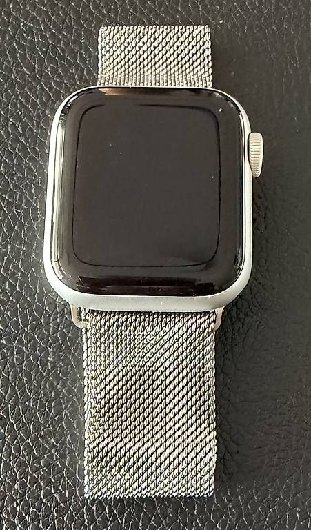 Smartwatch: Apple Watch 4 (42 mm) – D'occasion à Schenkon par jor_m2jy