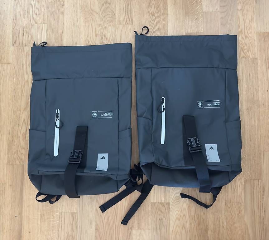 Adidas Zaini: Lot de 2 sacs à dos Adidas UEFA – Nuovo e nell'imballaggio originale da Yverdon-les-Bains venduto da ele_z7jf