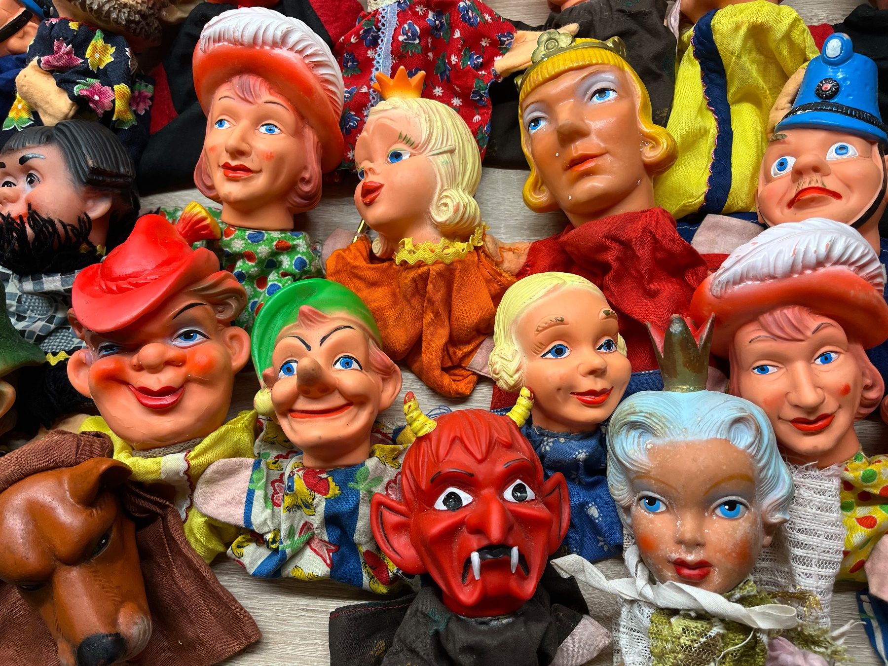 Giocattoli: Vintage Kasperlitheater mit Handpuppen – Usato da Hagenbuch ZH venduto da Gasmen 3