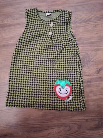 Süesses Kleid Grösse 128 - Erdbeer Applikation Top!