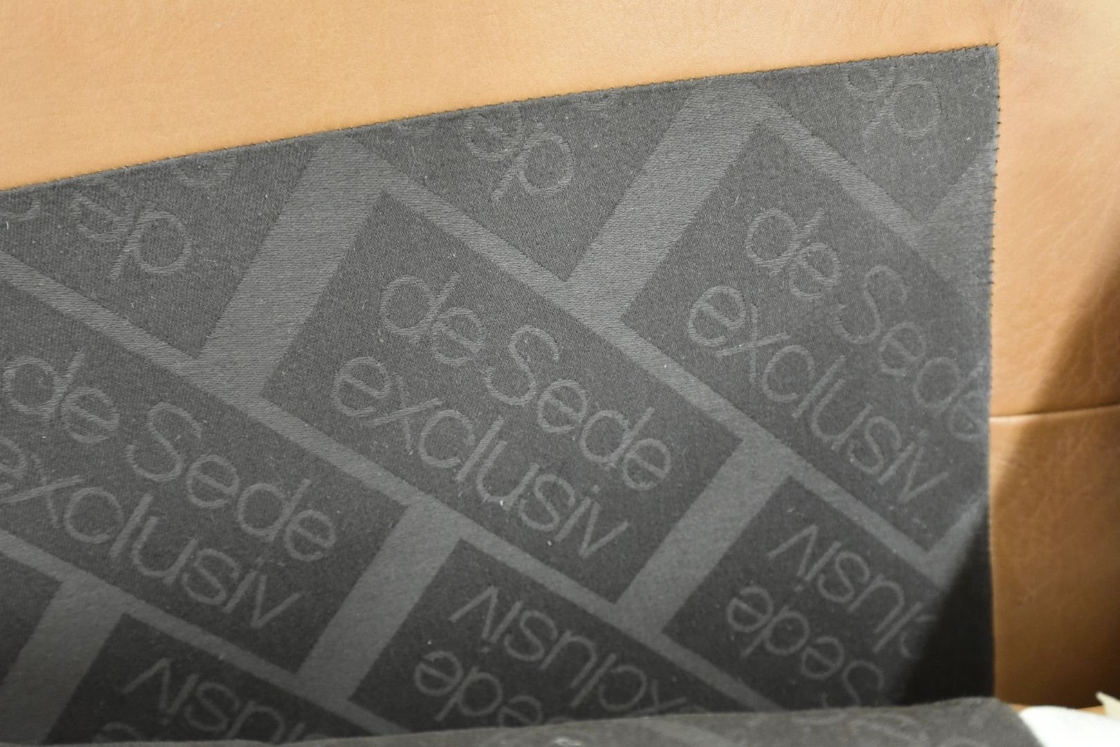 De Sede Divani: Designer Sofa De Sede DS61 aus Büffelleder – Usato da Lichtensteig venduto da Polsterwerk 8