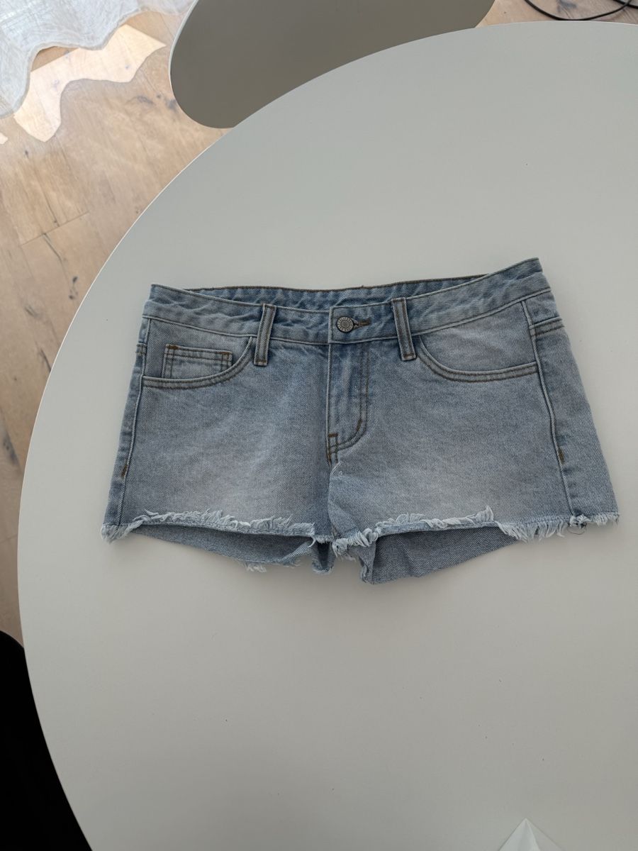 Brandy Melville Jeans: Jeans Shorts Brandy Melville – Neu (gemäss Beschreibung) aus Meilen von ni812
