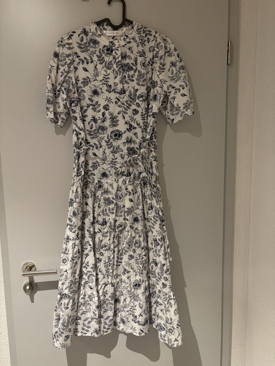 Kleider: NEU, Kleid 100% Baumwolle, Blumenprint – Neu (gemäss Beschreibung) aus Hagenbuch ZH von LisaChristine 1