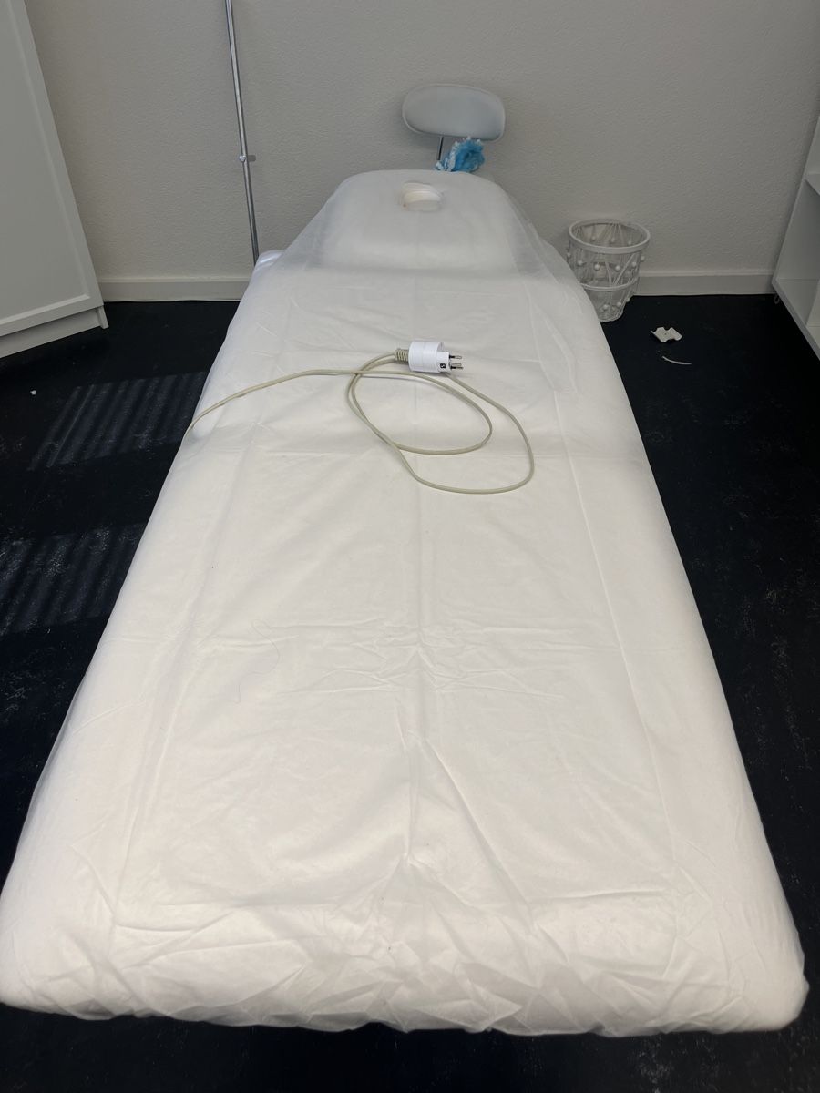 Massagegeräte: Elektrische Massageliege,  – Gebraucht aus Chur von Tristia 1