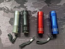 Neue Taschenlampen (98 stk.)  blau, schwarz, rot, silber