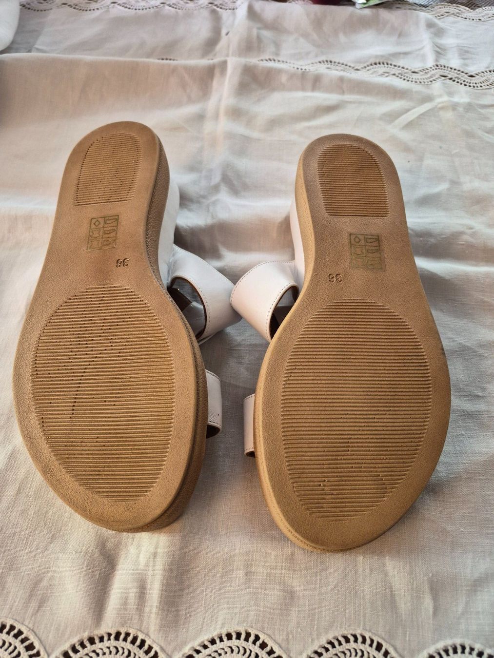 Scarpe da donna: sandales Alenoa – Usato da charmoille venduto da mir_my9f 2