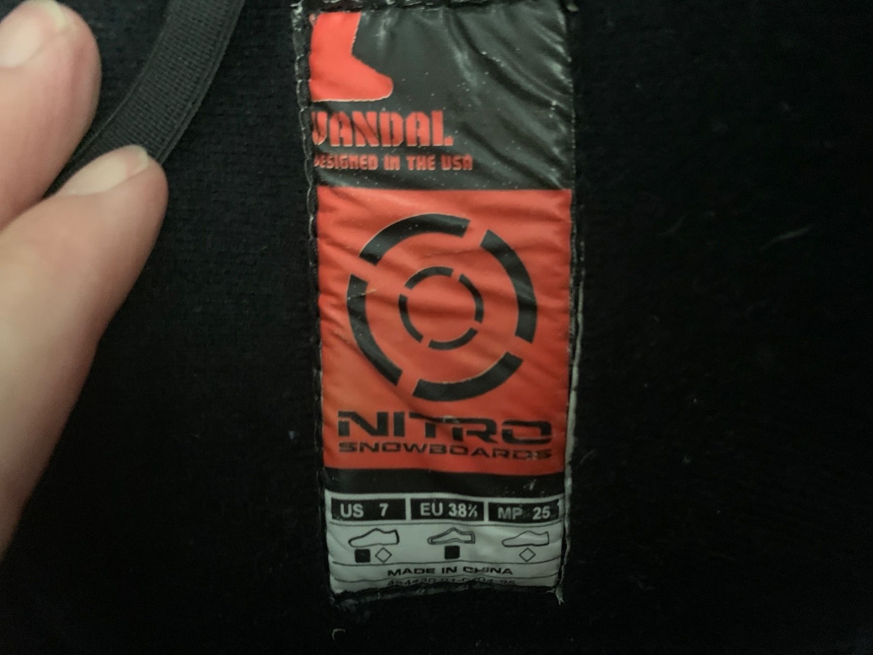 Snowboard Nitro Scarpe da uomo: Snowboard Schuhe Nitro Gr. 38 2/3 – Usato da Oberweningen venduto da Bumblebee2 4