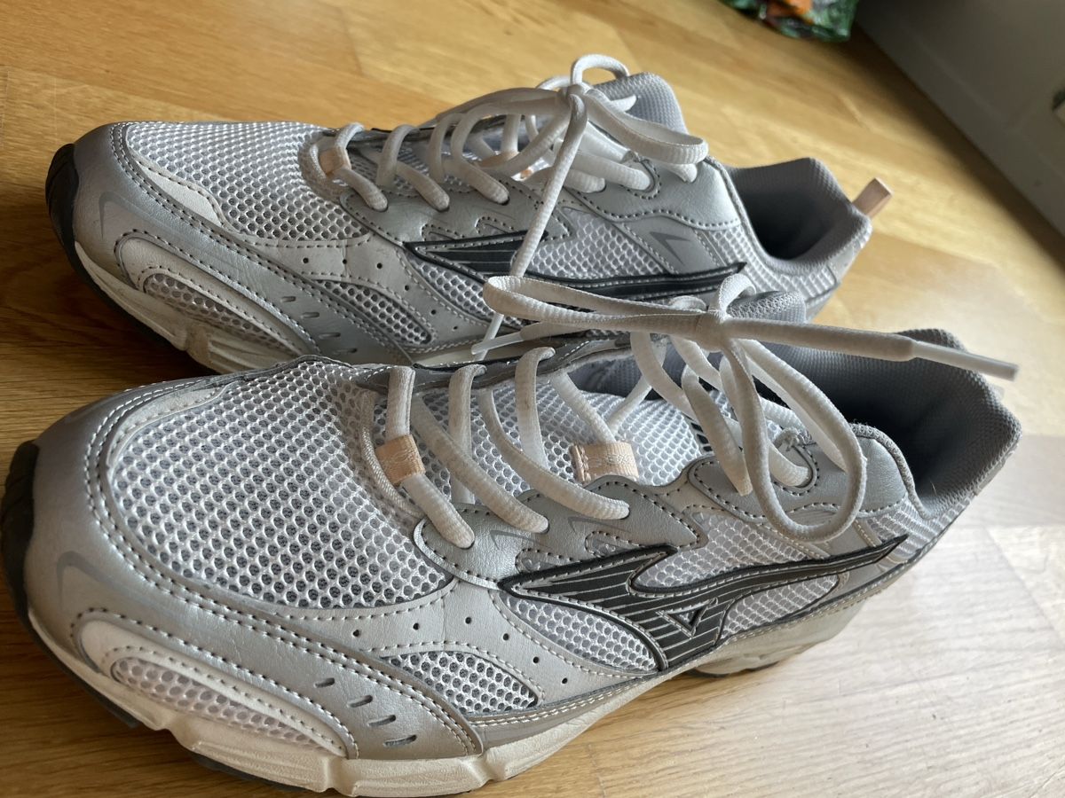 Mizuno Scarpe da uomo: Mizuno Sneaker – Nuovo (secondo la descrizione) da Bern venduto da eli_9rnl 1