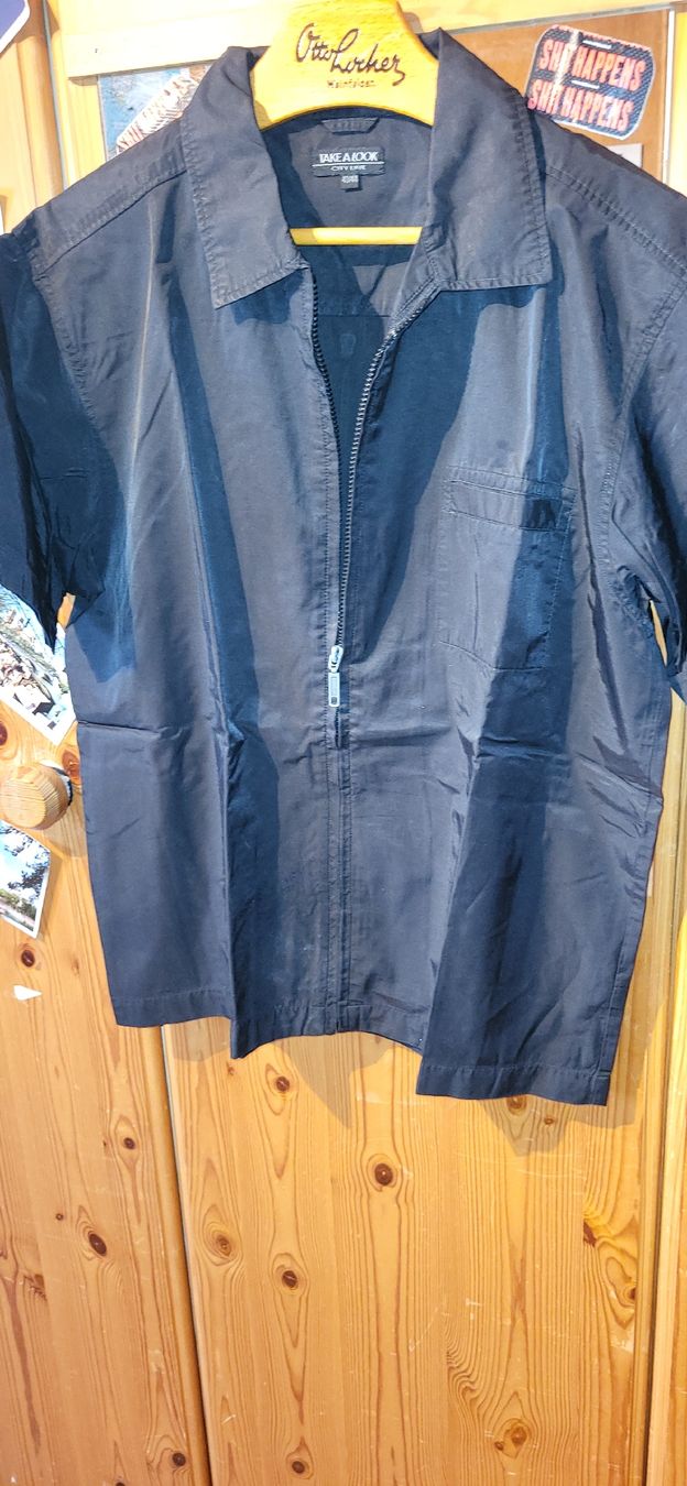 Camicie: Herren Hemd kurzarm schwarz Gr. 43/44 – Usato da Schweizersholz venduto da fuchs06