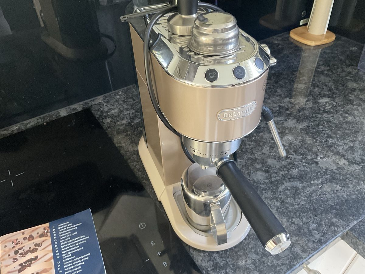 De'Longhi Macchine per caffè & Macchine per espresso: DeLonghi Dedica Arte Espressomaschine beige – Usato da Bern venduto da Tokastme0 5