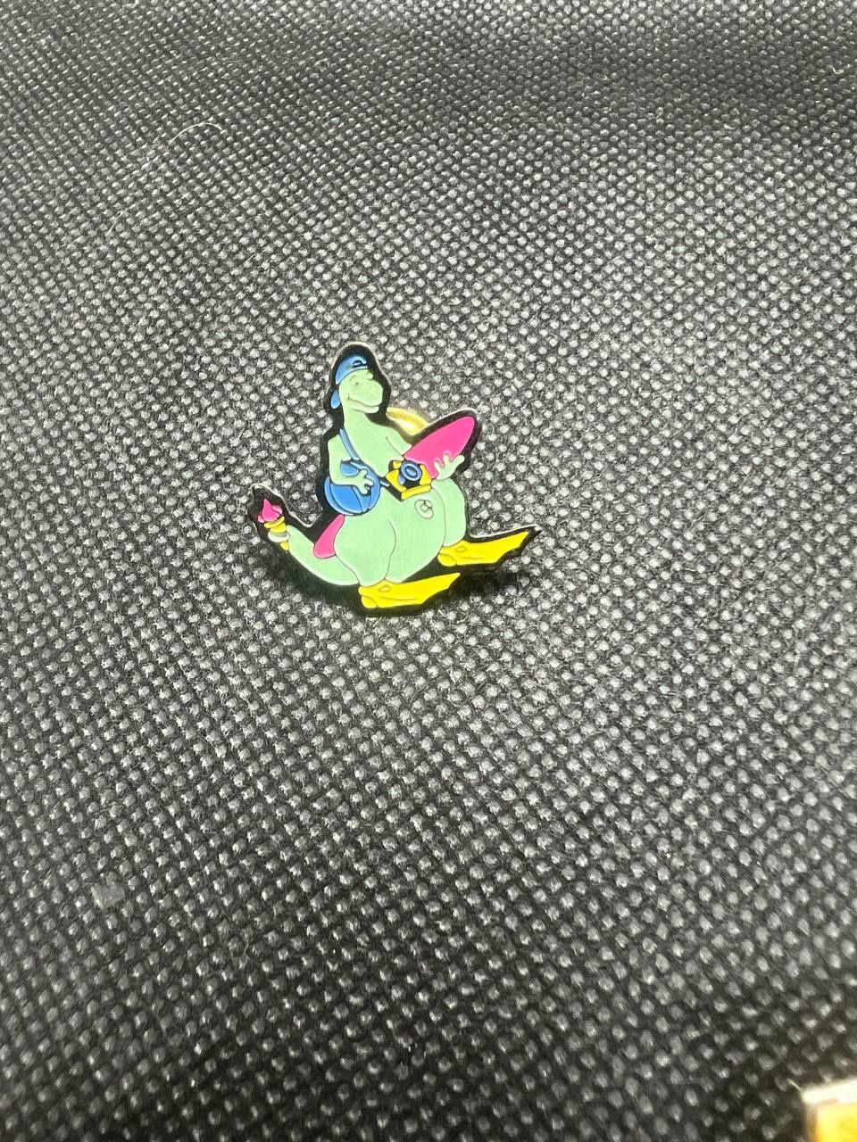 Plaquettes & Badges: Anhaenger Dino mit Skateboard – D'occasion à Dietikon par kRizzzZy96