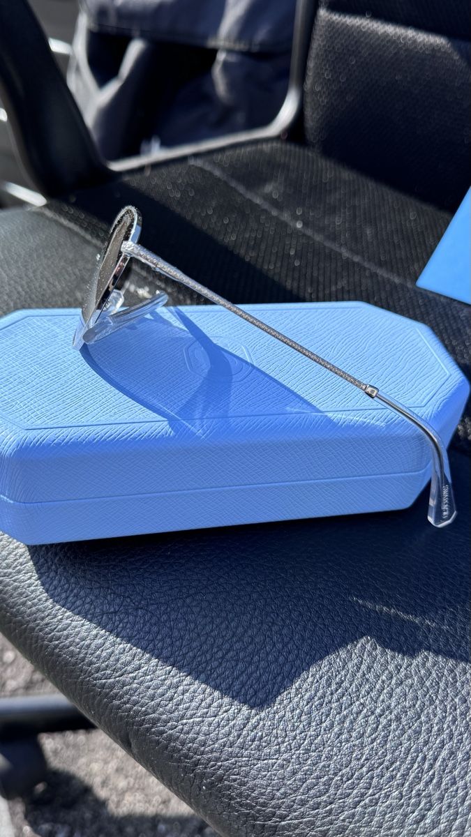 Swarovski Occhiali & Lenti: Summer Shades: Stylish Sunglasses - Silver Frame, Lightly Us – Nuovo e nell'imballaggio originale da Stäfa venduto da Pandorasbox2021 1
