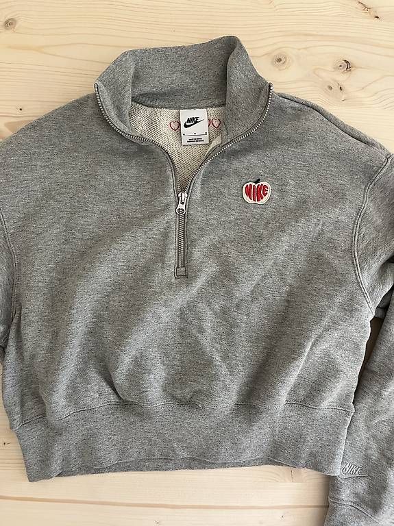Nike Pulls & Sweat-shirts: Crop Pullover Nike – D'occasion à Sarnen par liv_bxz2 1