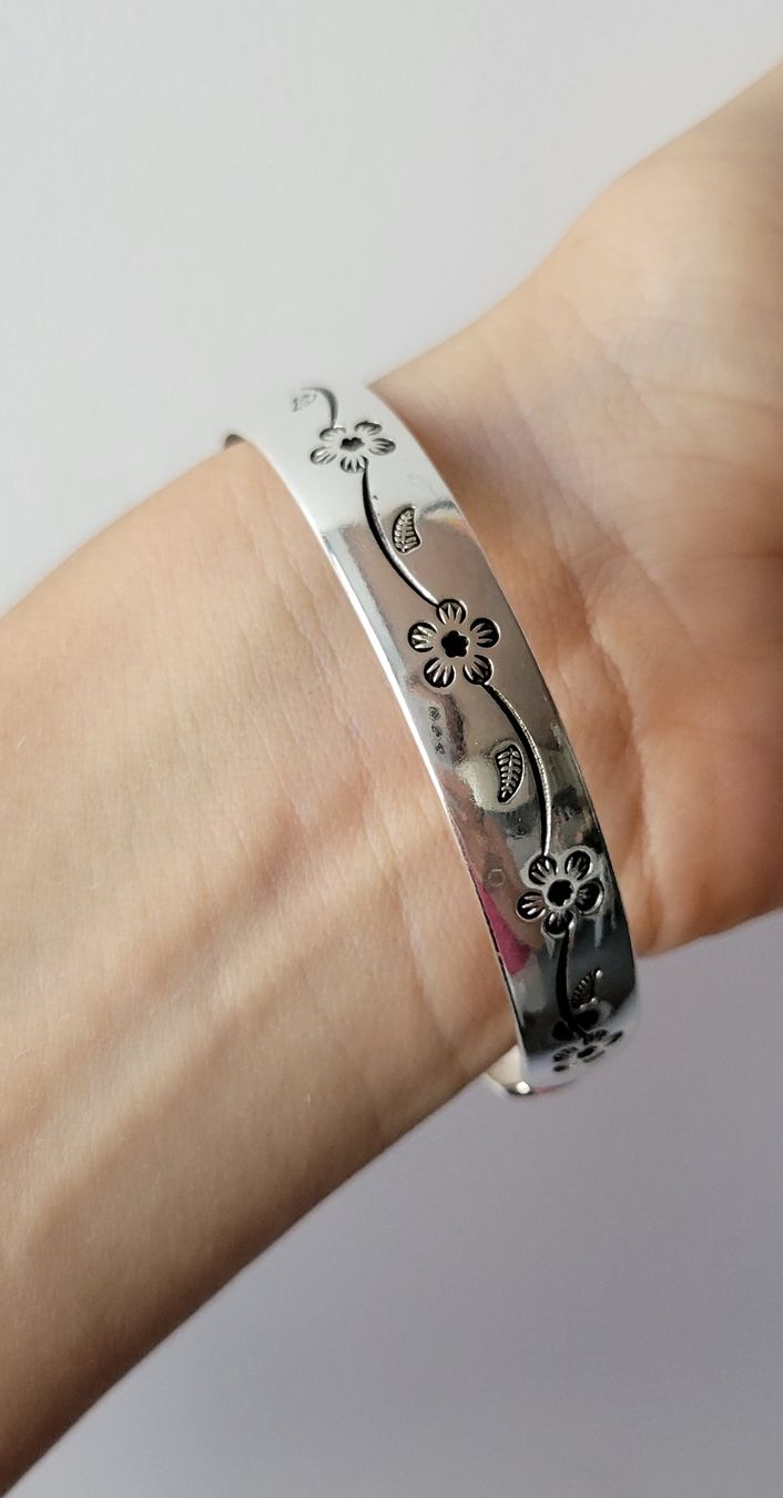 Bracelet jonc rigide argenté — Motif floral (Neu (gemäss Beschreibung ...
