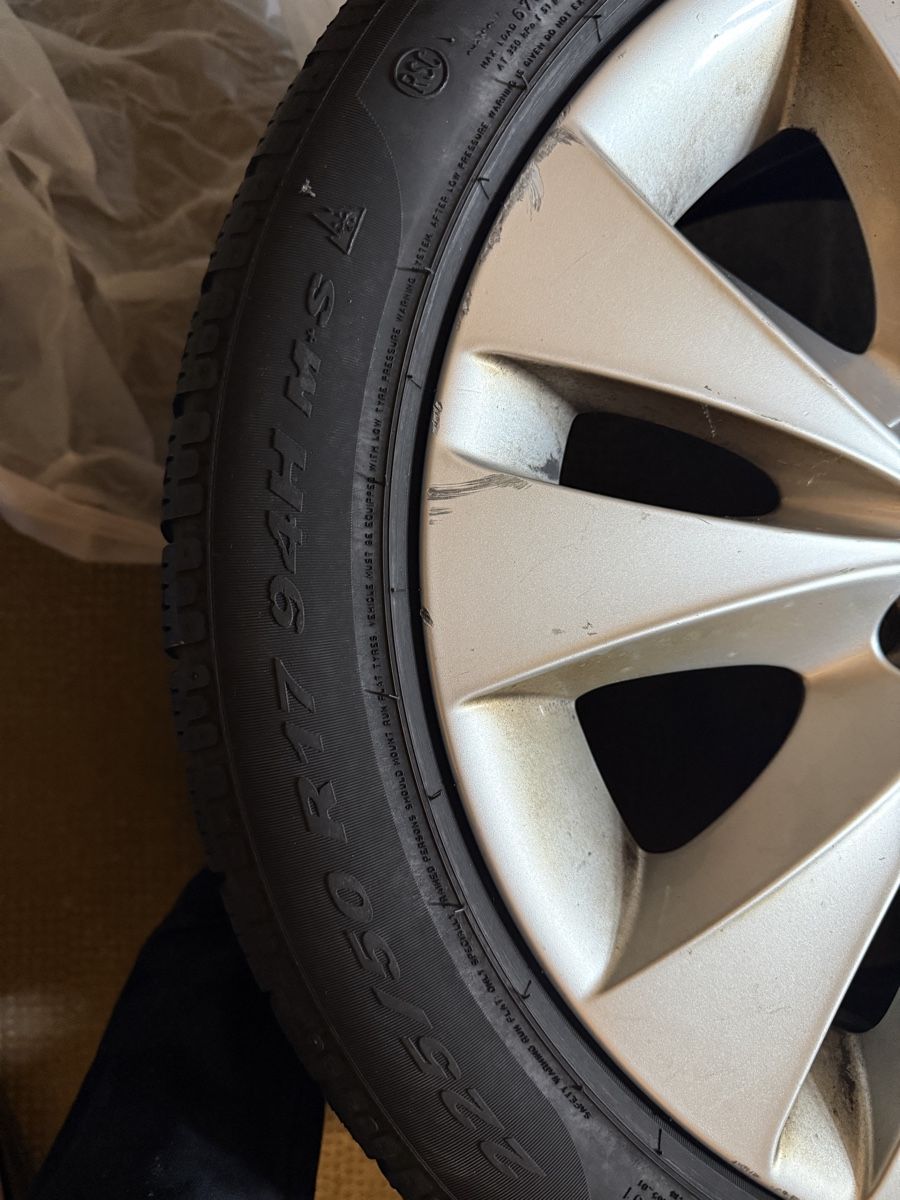 Pneus & Kompletträder: BMW Winterrad 225/50 R17 94H M+S Run Flat. – Gebraucht aus Zürich von X99 4