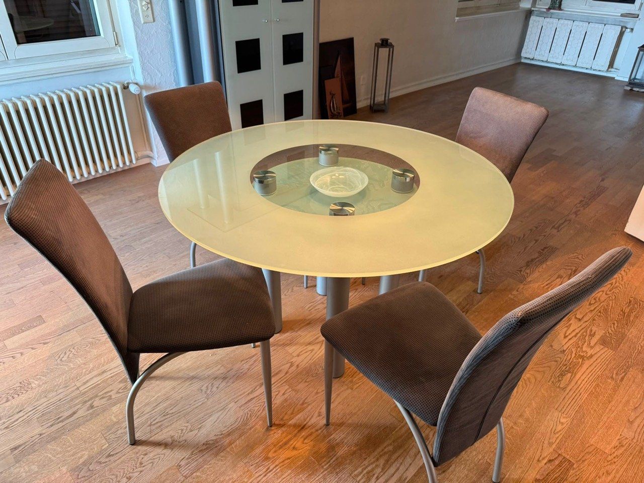 Chaises: 4 Stühle (gebraucht), Tisch wird separat angeboten! – D'occasion à Zürich par supersuper01